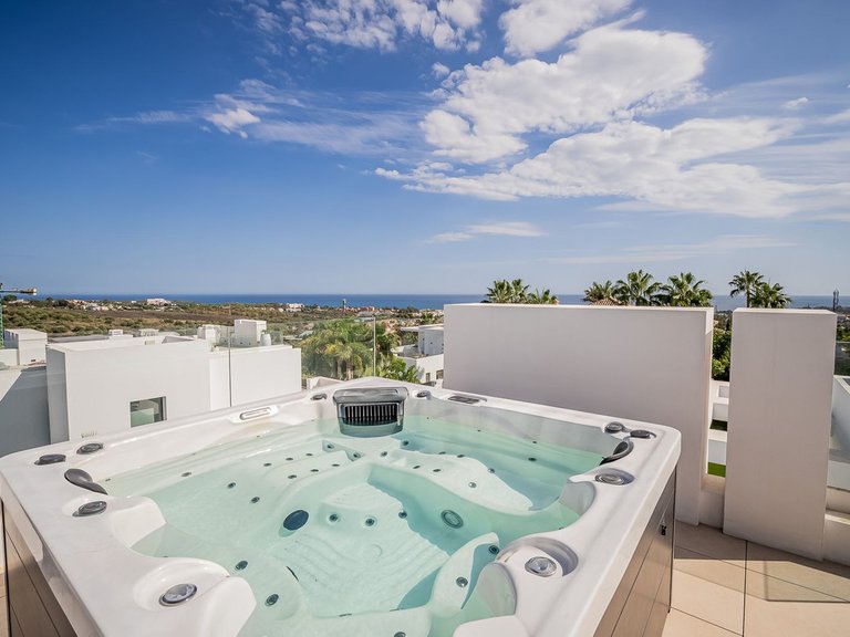 Villa for Sale in Los Flamingos, Malaga 19