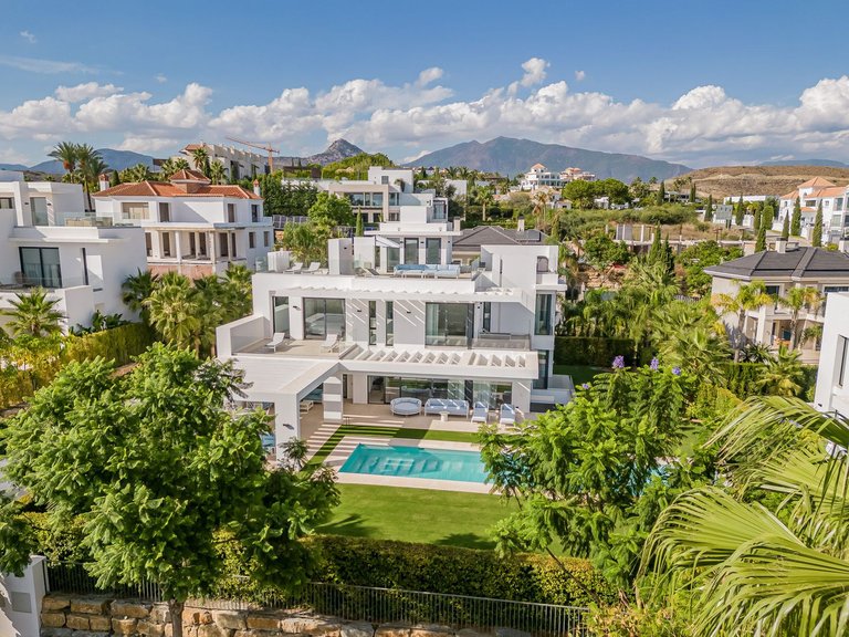 Villa for Sale in Los Flamingos, Malaga 2