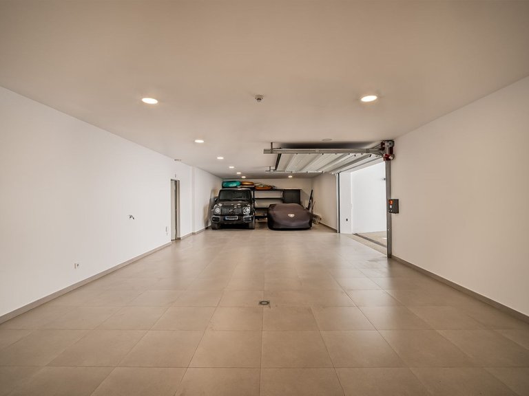 Villa for Sale in Los Flamingos, Malaga 25