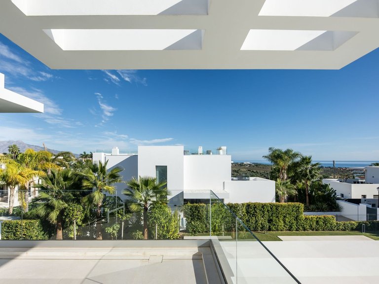 Villa for Sale in Los Flamingos, Malaga 28