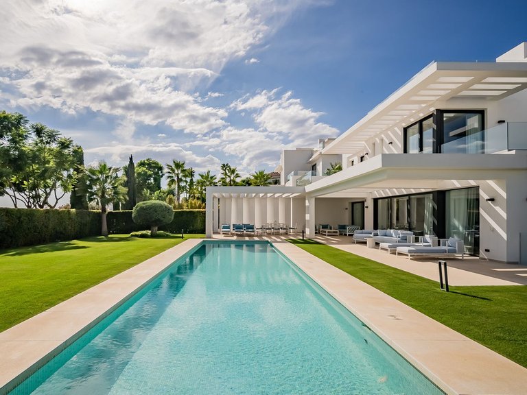 Villa for Sale in Los Flamingos, Malaga 4