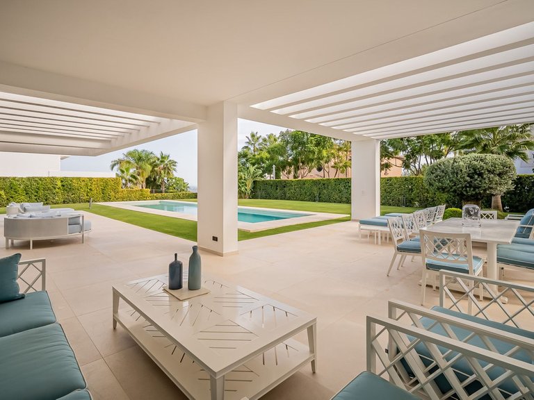 Villa for Sale in Los Flamingos, Malaga 5