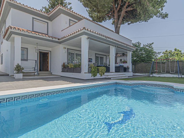 Villa for Sale in San Pedro De Alcántara, Malaga 1