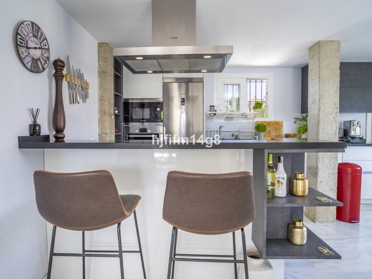 Villa for Sale in Nueva Andalucía, Malaga 10
