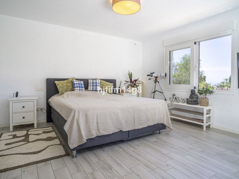 Villa for Sale in Nueva Andalucía, Malaga 11