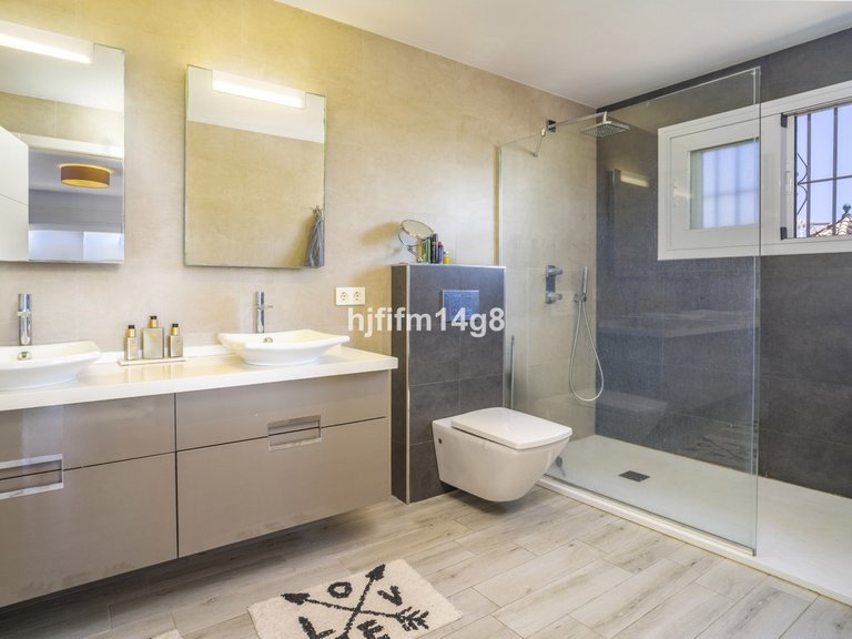 Villa for Sale in Nueva Andalucía, Malaga 14