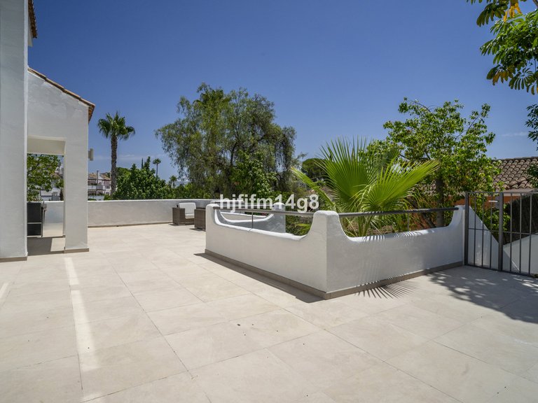 Villa for Sale in Nueva Andalucía, Malaga 22