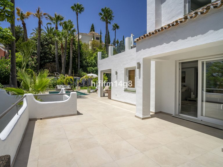 Villa for Sale in Nueva Andalucía, Malaga 23