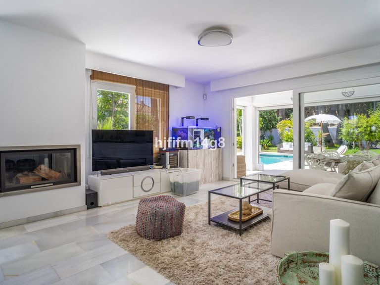Villa for Sale in Nueva Andalucía, Malaga 4