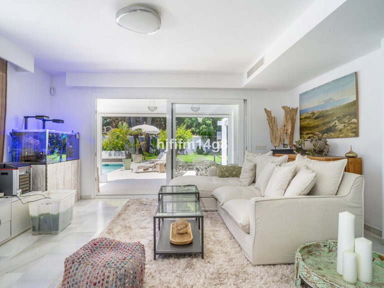 Villa for Sale in Nueva Andalucía, Malaga 5