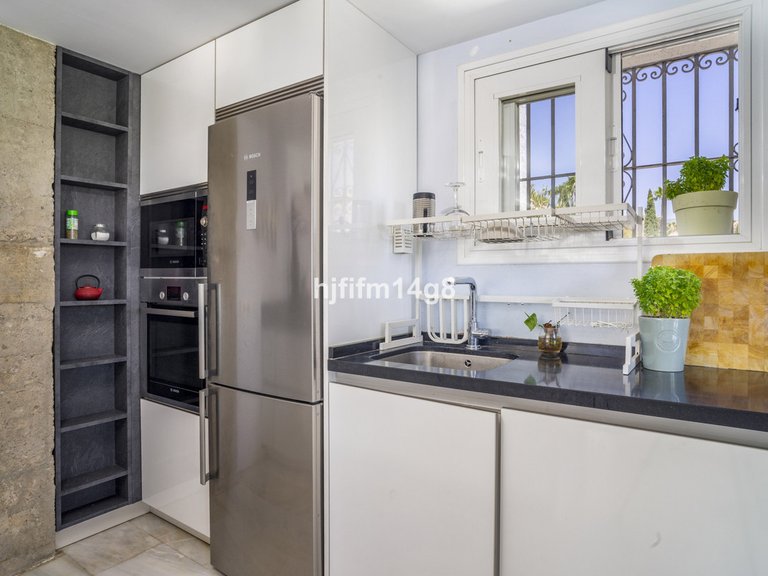 Villa for Sale in Nueva Andalucía, Malaga 9