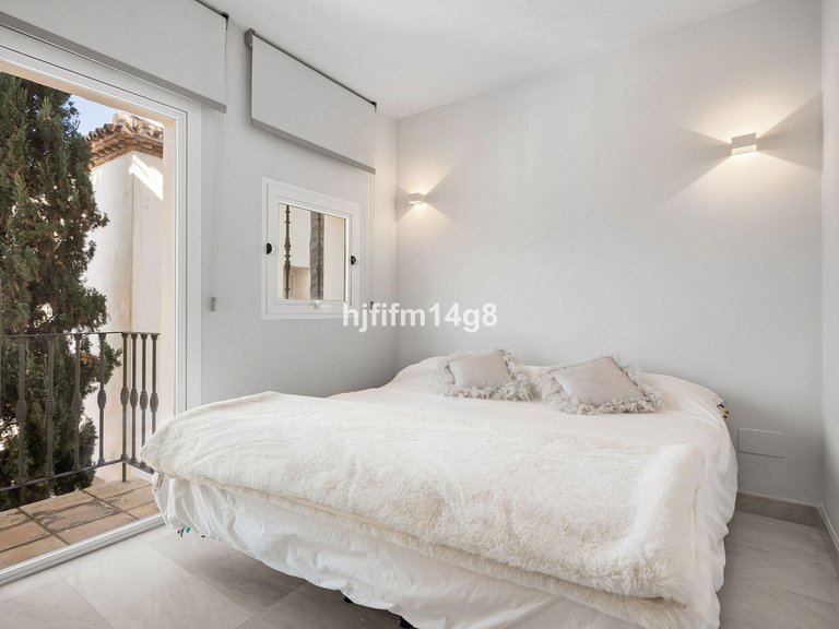 Apartment for Sale in Benahavís, Malaga 18