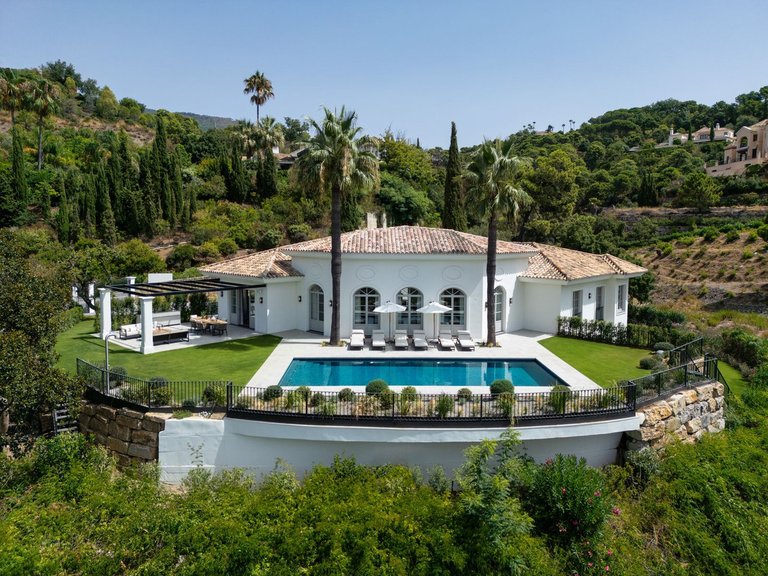 Villa for Sale in Costa del Sol La Zagaleta, Malaga 1