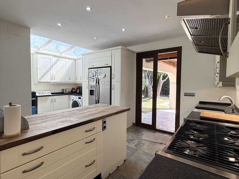 Villa for Sale in Bel Air, Malaga 11