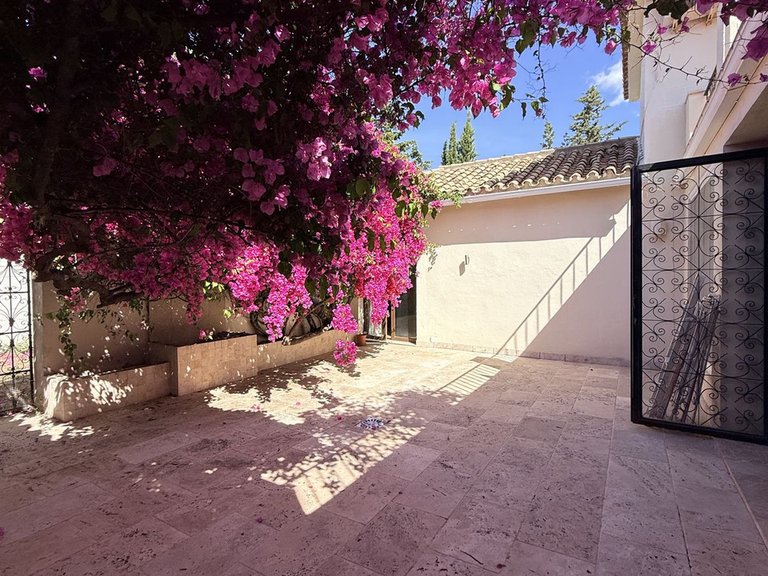 Villa for Sale in Bel Air, Malaga 13