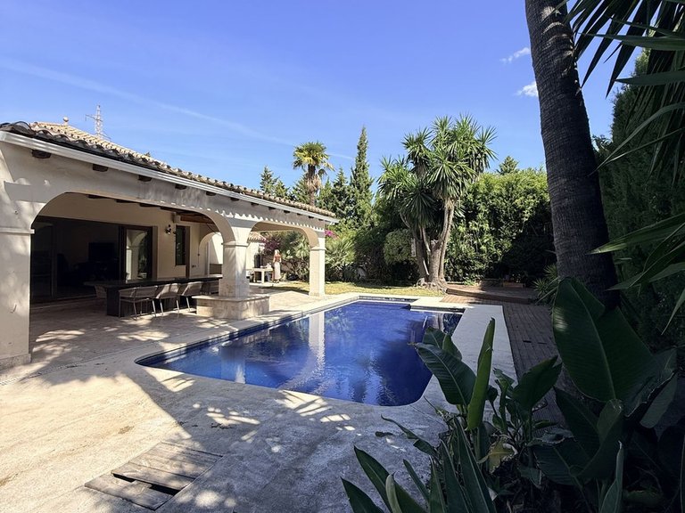 Villa for Sale in Bel Air, Malaga 24