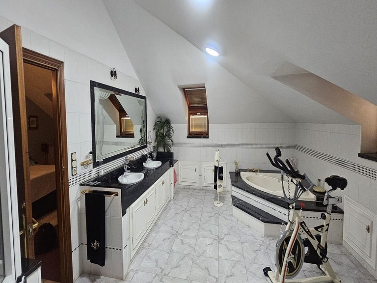 Apartment for Sale in Los Boliches, Malaga 35
