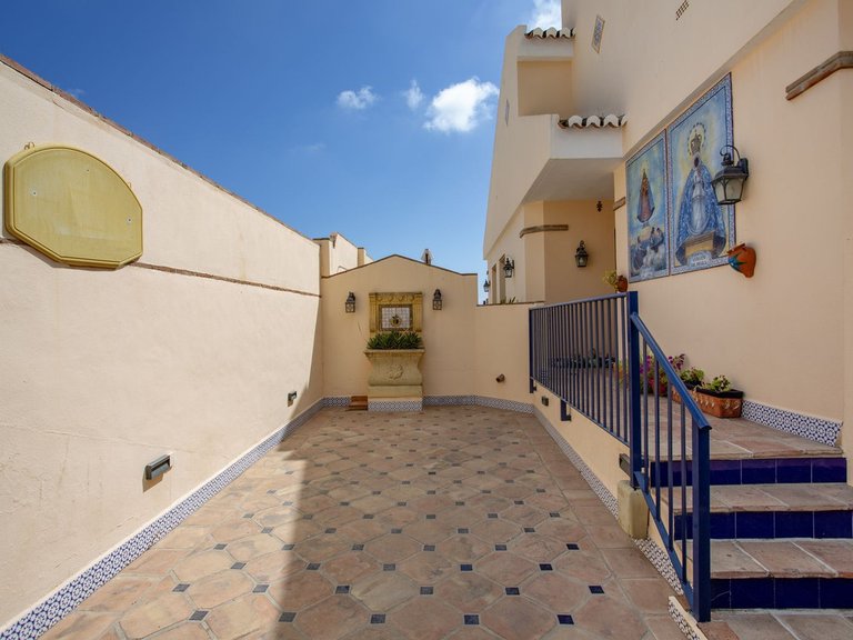Villa for Sale in Benalmadena, Malaga 2