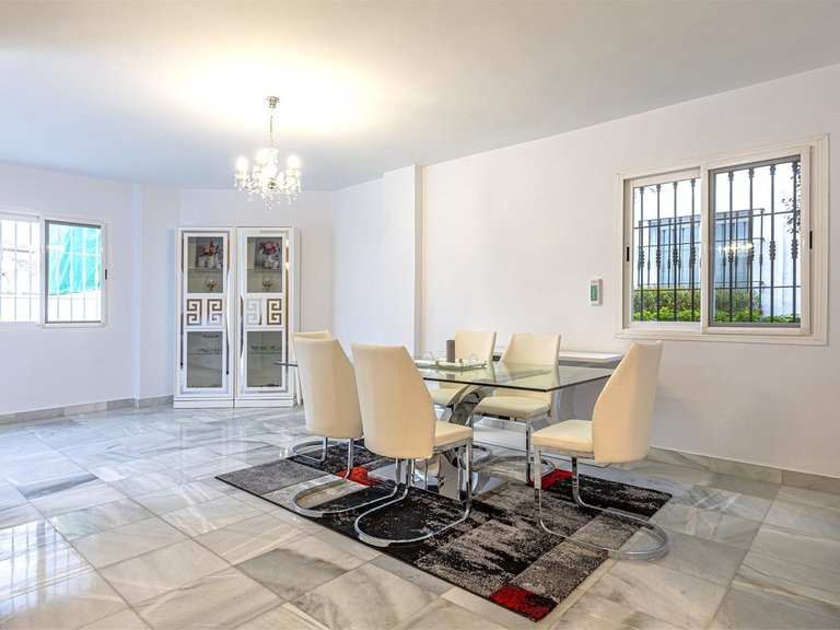 Villa for Sale in Nueva Andalucía, Malaga 10