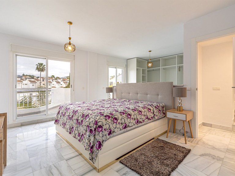Villa for Sale in Nueva Andalucía, Malaga 12