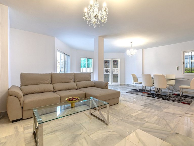 Villa for Sale in Nueva Andalucía, Malaga 2