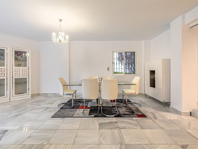 Villa for Sale in Nueva Andalucía, Malaga 3