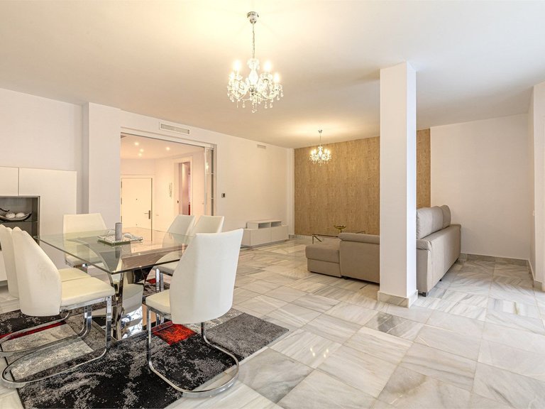 Villa for Sale in Nueva Andalucía, Malaga 9