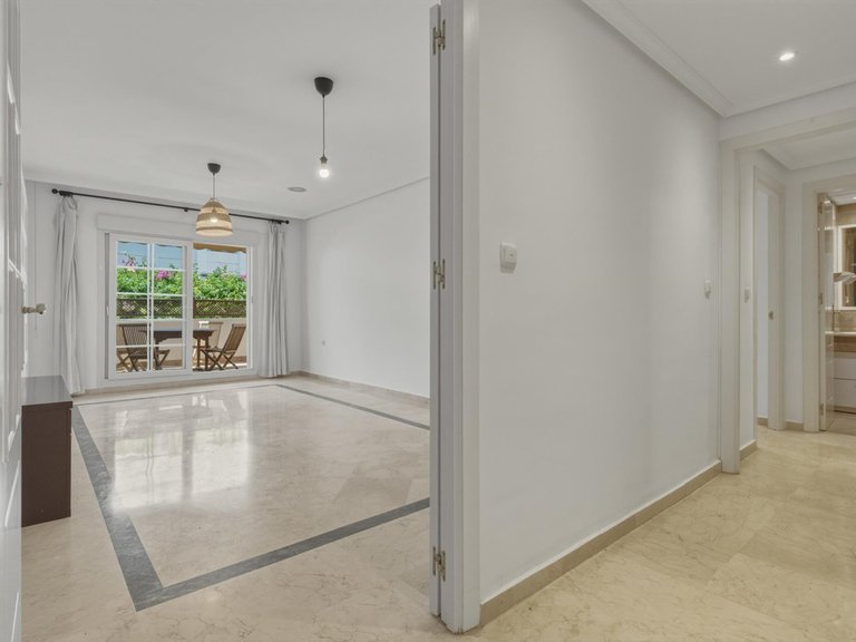 Apartment for Sale in The Golden Mile, Malaga 1