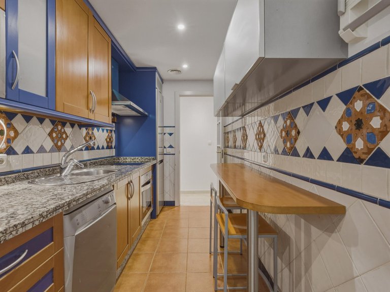Apartment for Sale in The Golden Mile, Malaga 11