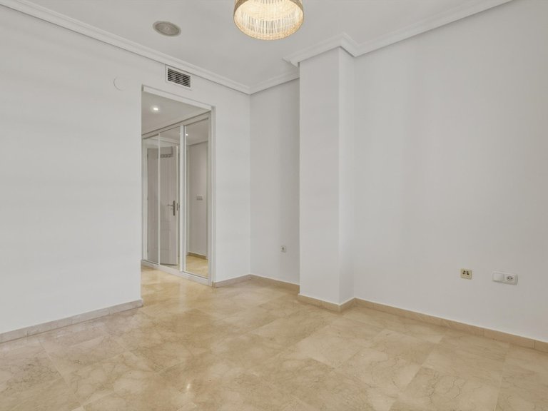 Apartment for Sale in The Golden Mile, Malaga 15