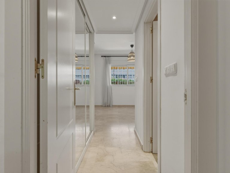 Apartment for Sale in The Golden Mile, Malaga 17