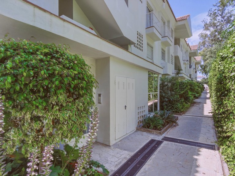 Apartment for Sale in The Golden Mile, Malaga 21