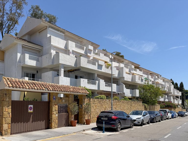 Apartment for Sale in The Golden Mile, Malaga 24