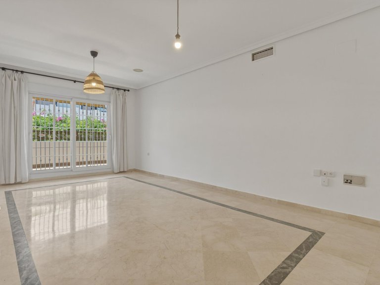 Apartment for Sale in The Golden Mile, Malaga 3