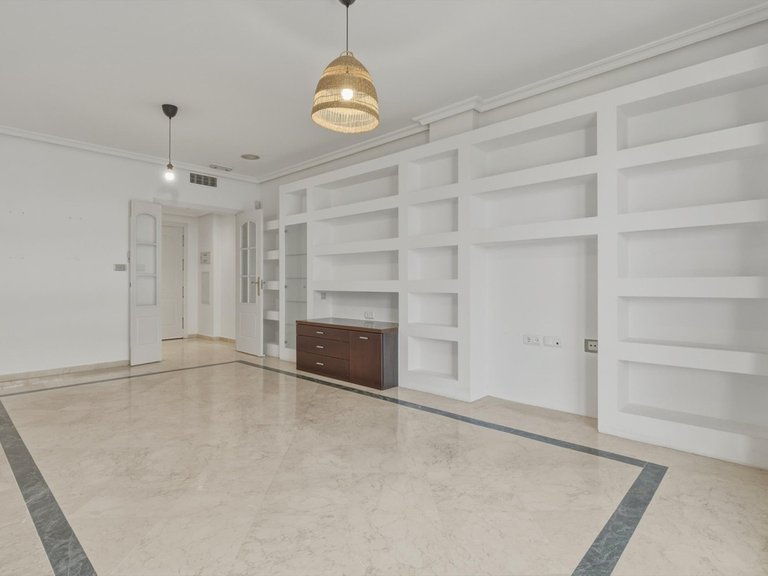 Apartment for Sale in The Golden Mile, Malaga 4