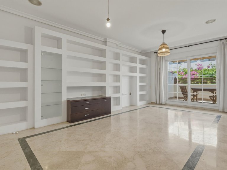 Apartment for Sale in The Golden Mile, Malaga 5