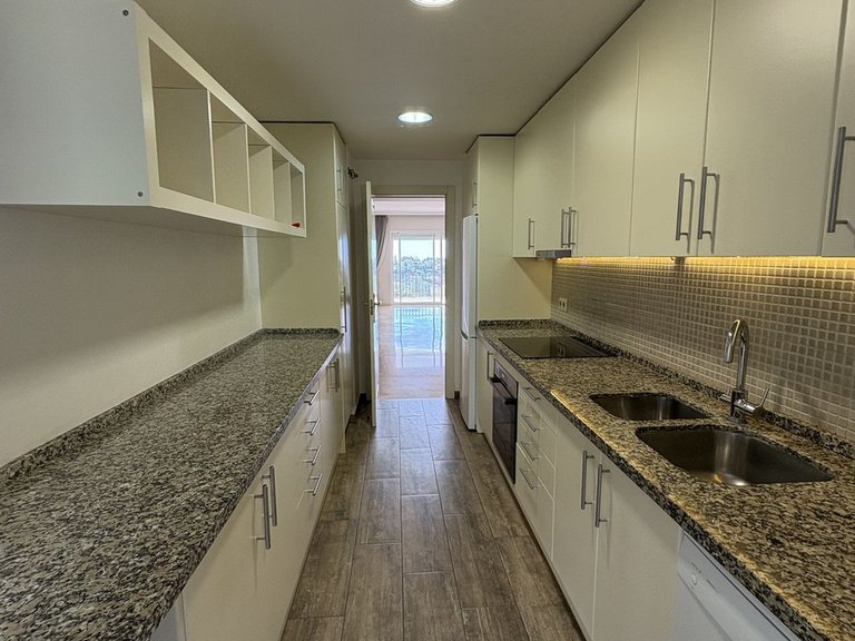 Apartment for Sale in La Quinta, Malaga 11