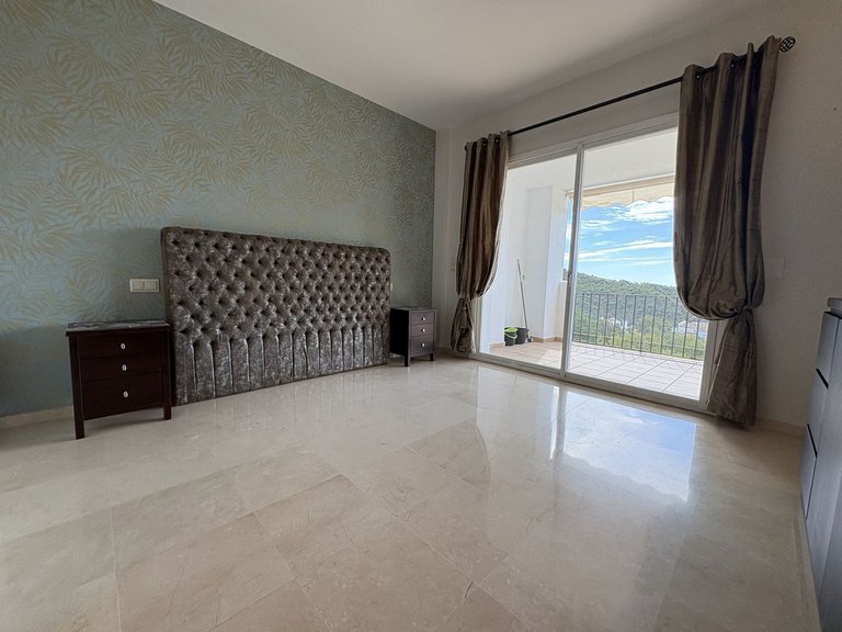 Apartment for Sale in La Quinta, Malaga 13