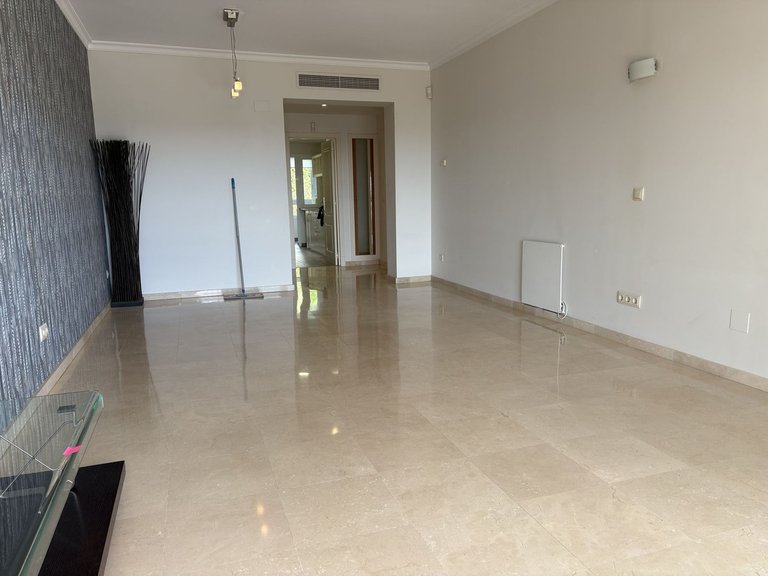 Apartment for Sale in La Quinta, Malaga 6