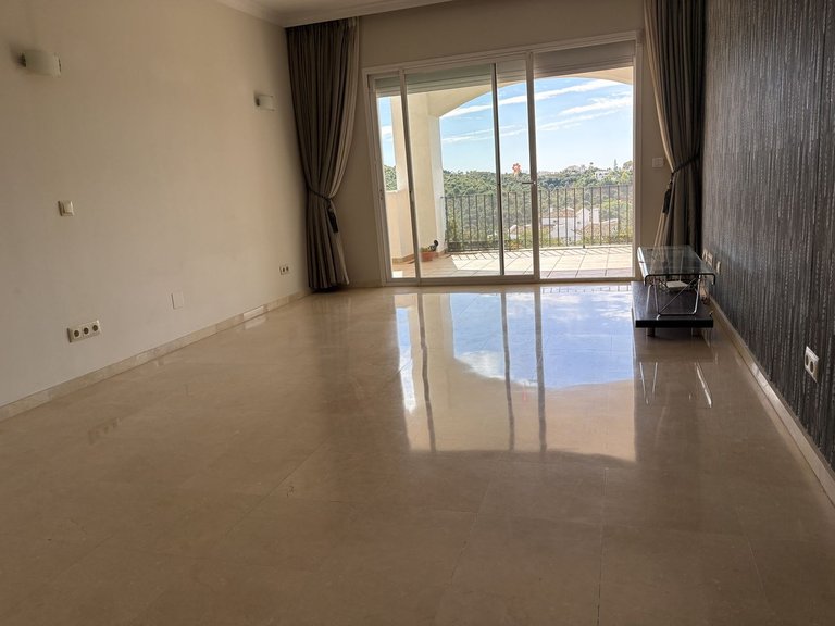 Apartment for Sale in La Quinta, Malaga 8