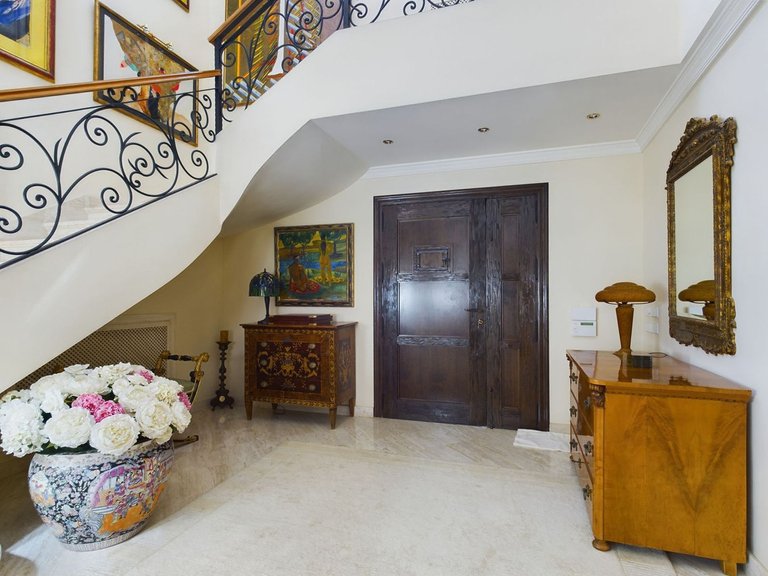 Villa for Sale in Nueva Andalucía, Malaga 15