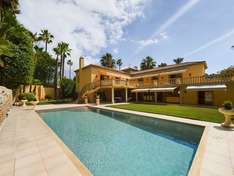 Villa for Sale in Nueva Andalucía, Malaga 2