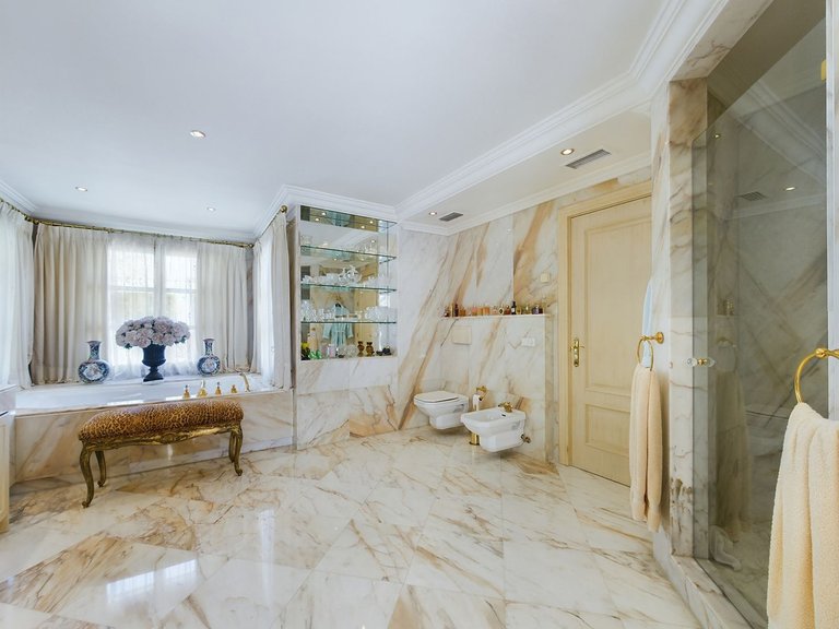 Villa for Sale in Nueva Andalucía, Malaga 23