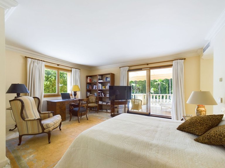 Villa for Sale in Nueva Andalucía, Malaga 29