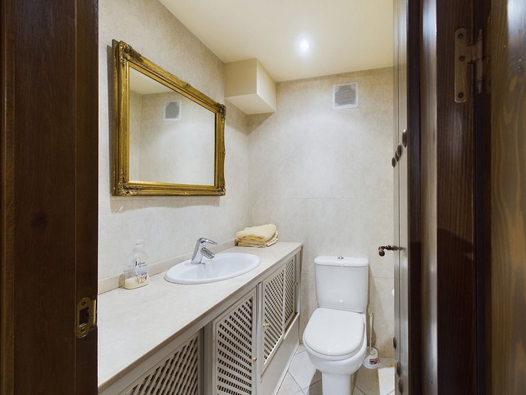 Villa for Sale in Nueva Andalucía, Malaga 32