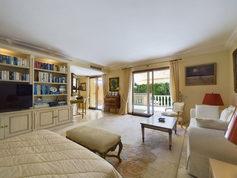 Villa for Sale in Nueva Andalucía, Malaga 33
