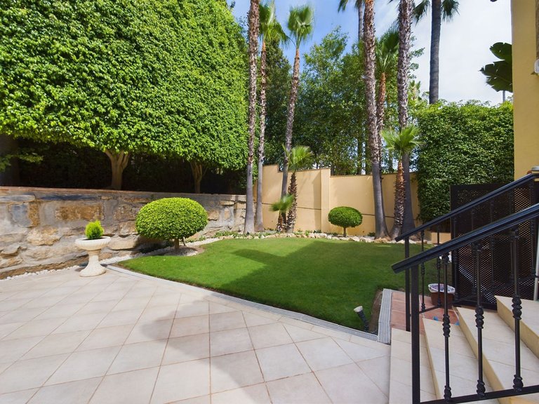 Villa for Sale in Nueva Andalucía, Malaga 43