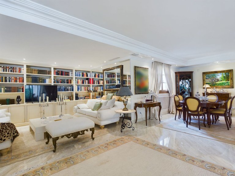 Villa for Sale in Nueva Andalucía, Malaga 6