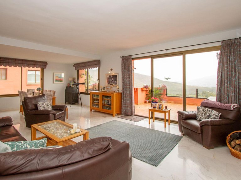 Apartment for Sale in La Mairena, Malaga 1