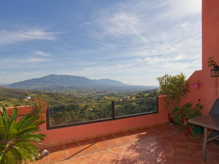 Apartment for Sale in La Mairena, Malaga 4